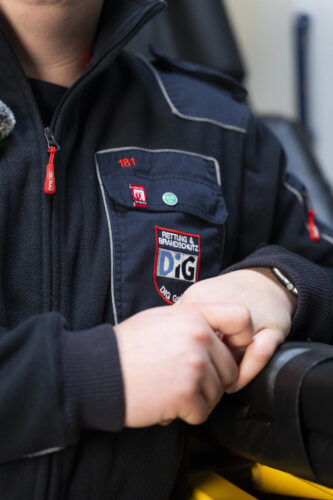 Rettungsdienst Logo auf dem tshirt