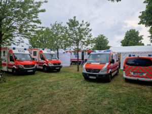 Sanitaetsdienst-Rettungsmittelhalteplatz-Festival-1030x773